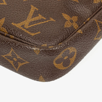 Louis Vuitton Pochette Accessoires Monogram Canvas Clutch Handtasche