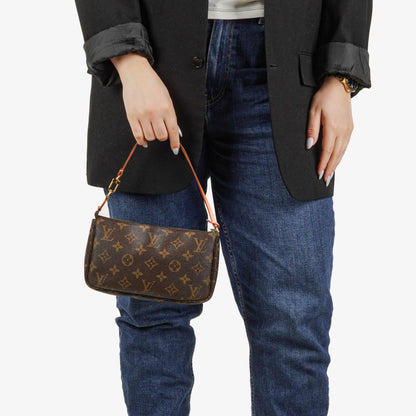 Louis Vuitton Pochette Accessoires Monogram Canvas Clutch Handtasche