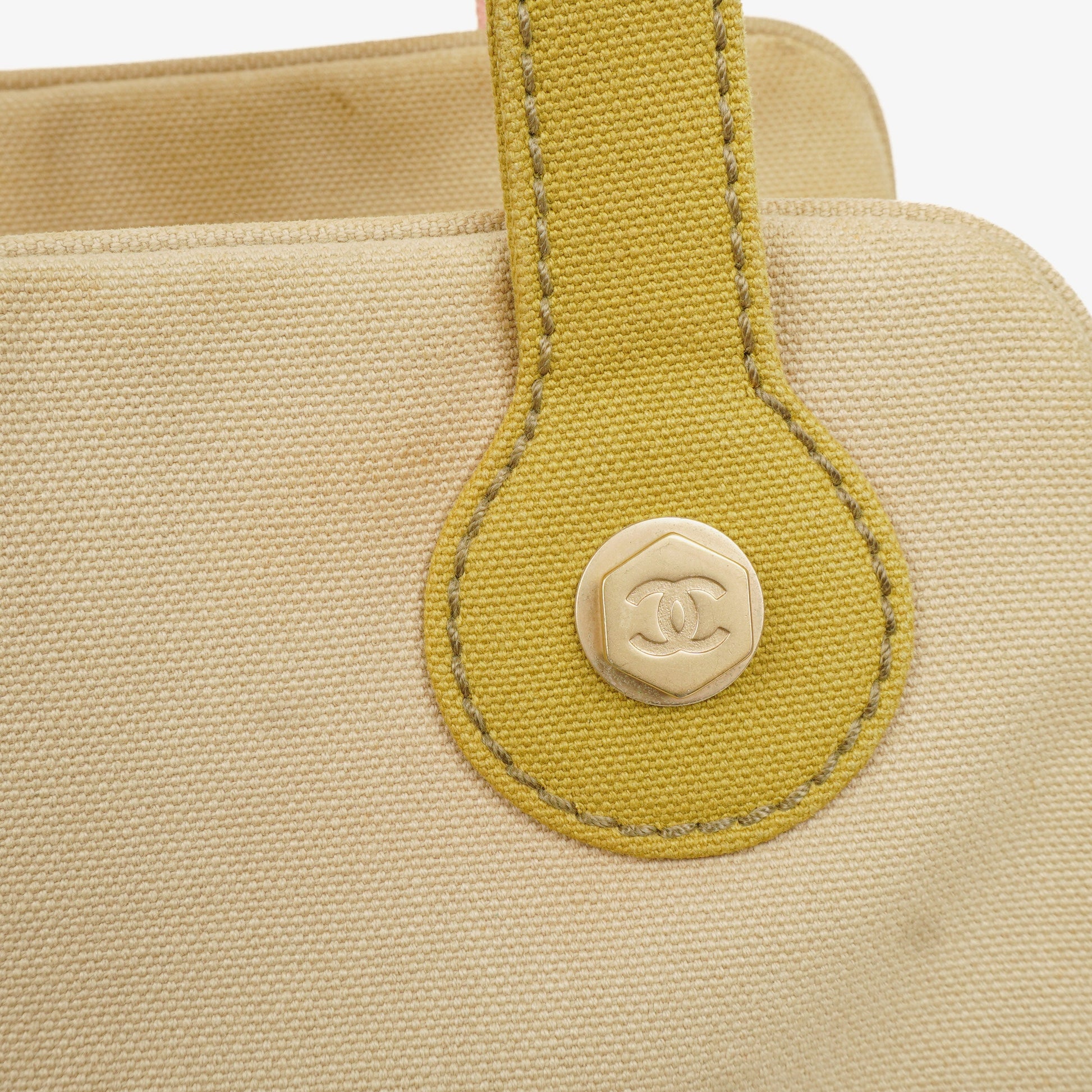 Chanel Vintage Marshmallow CC Tragetasche aus Canvas