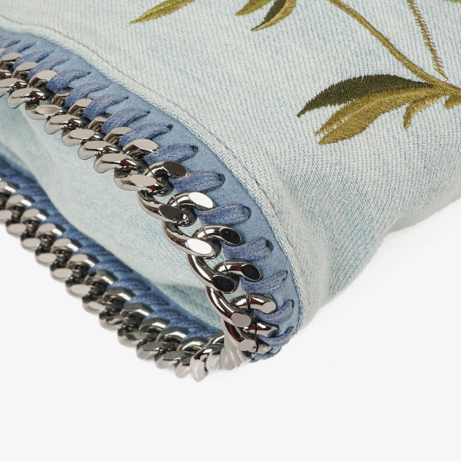 Stella McCartney Falabella Mini Tote aus blauem Denim mit Blumen