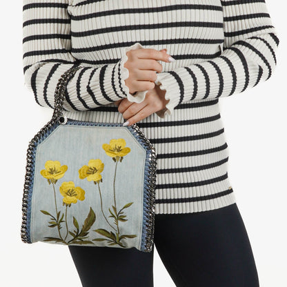 Stella McCartney Falabella Mini Tote aus blauem Denim mit Blumen