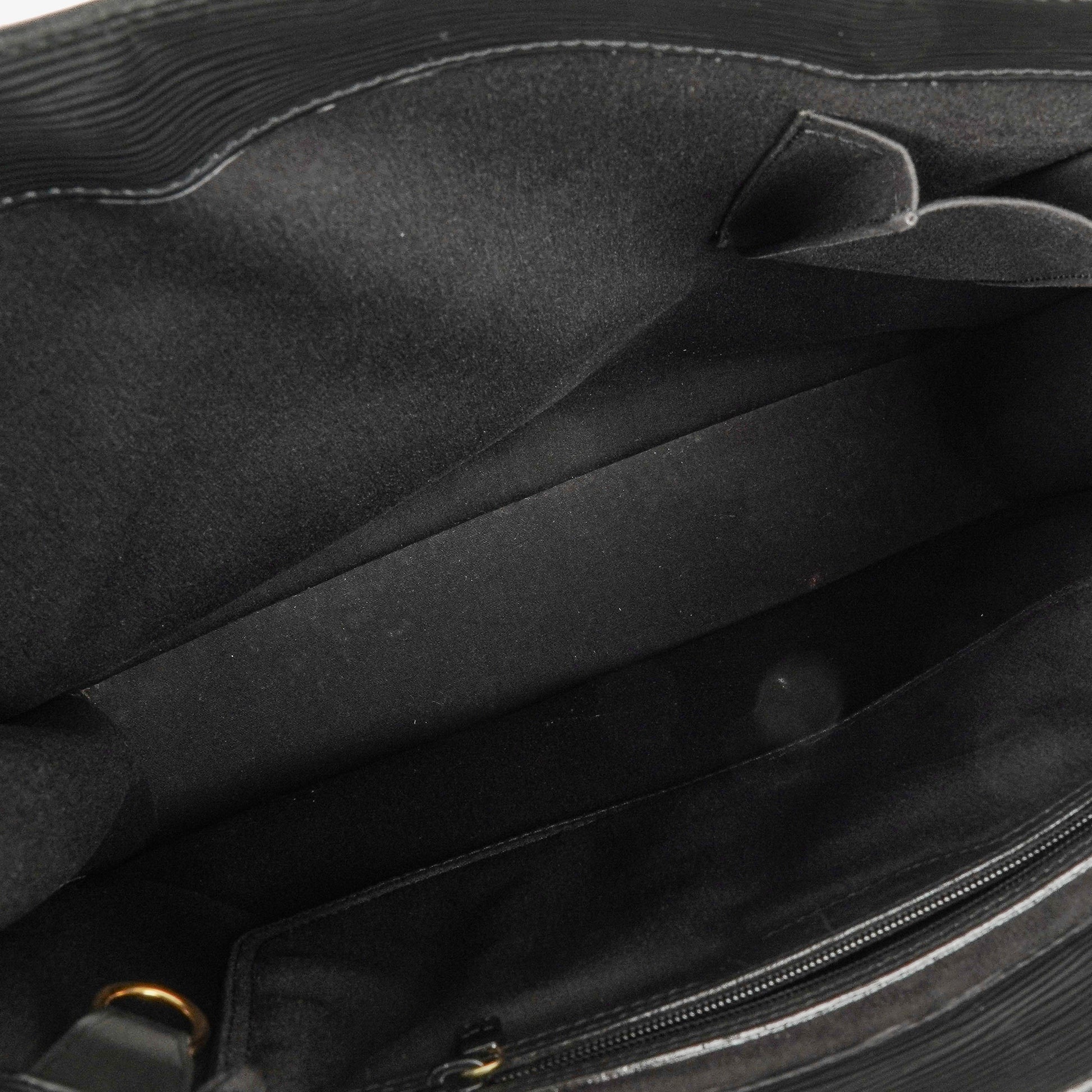 Louis Vuitton Sac Plat Tasche aus schwarzem Epi-Leder
