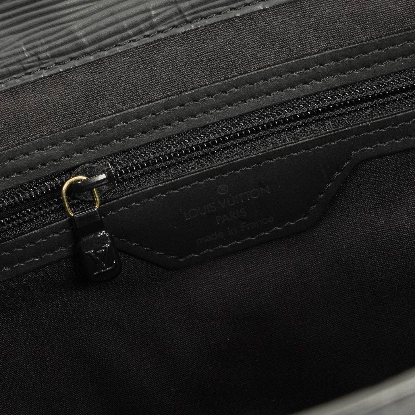 Louis Vuitton Sac Plat Tasche aus schwarzem Epi-Leder