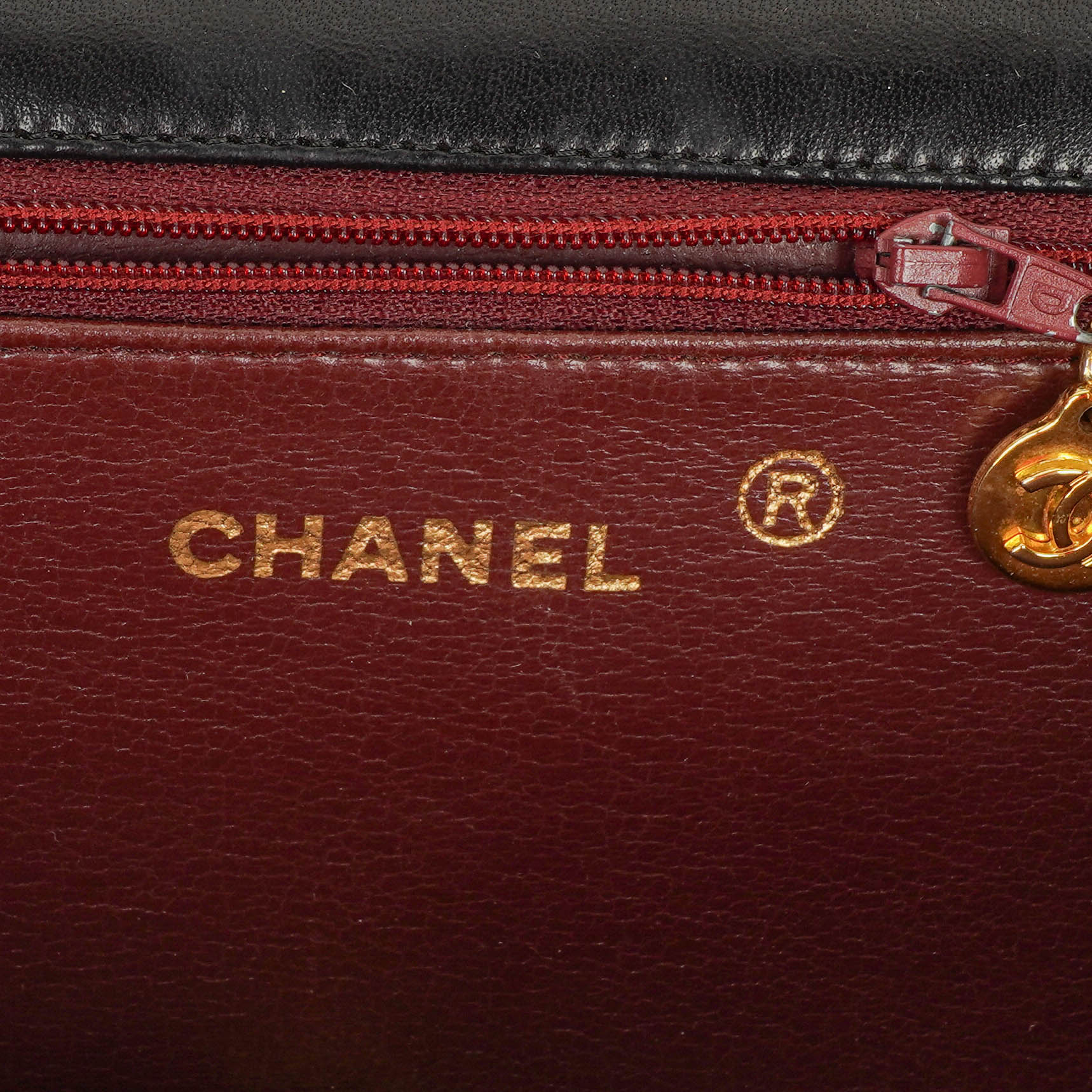 Chanel Classic Full Flap Bag aus schwarzem gestepptem Leder mit 24K vergoldeter Hardware