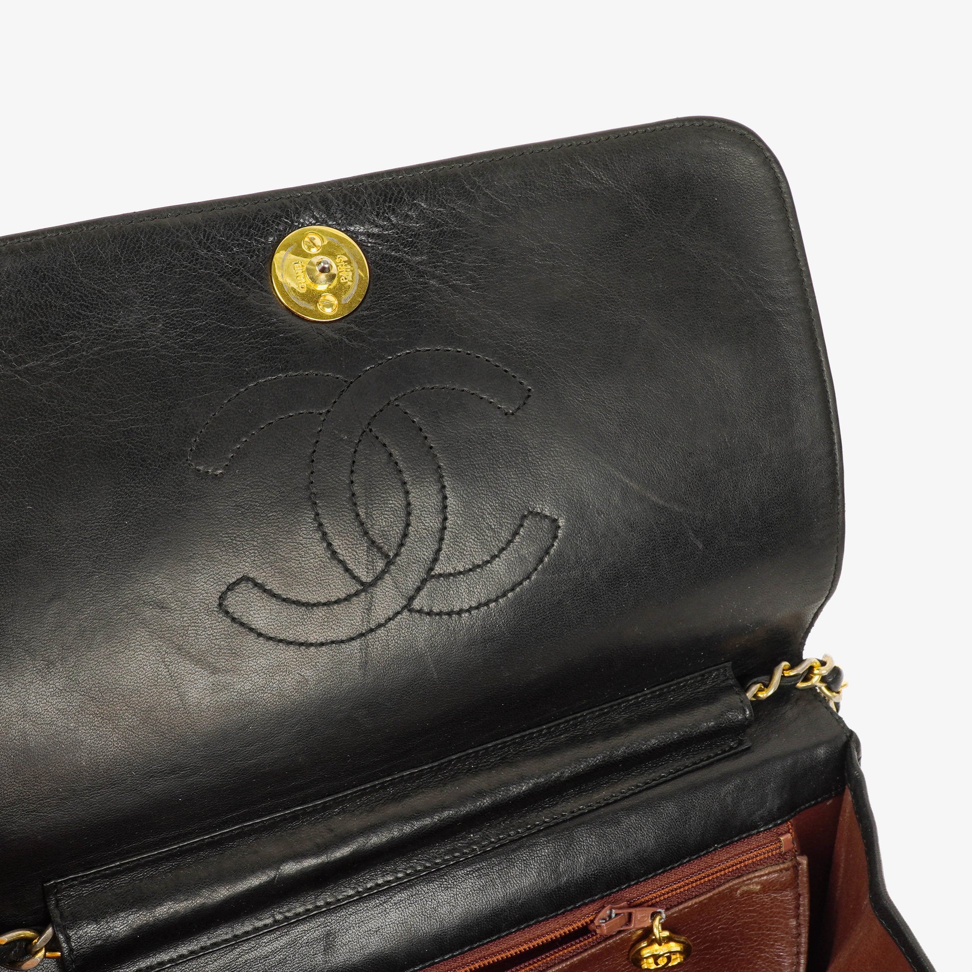Chanel Classic Full Flap Bag aus schwarzem gestepptem Leder mit 24K vergoldeter Hardware