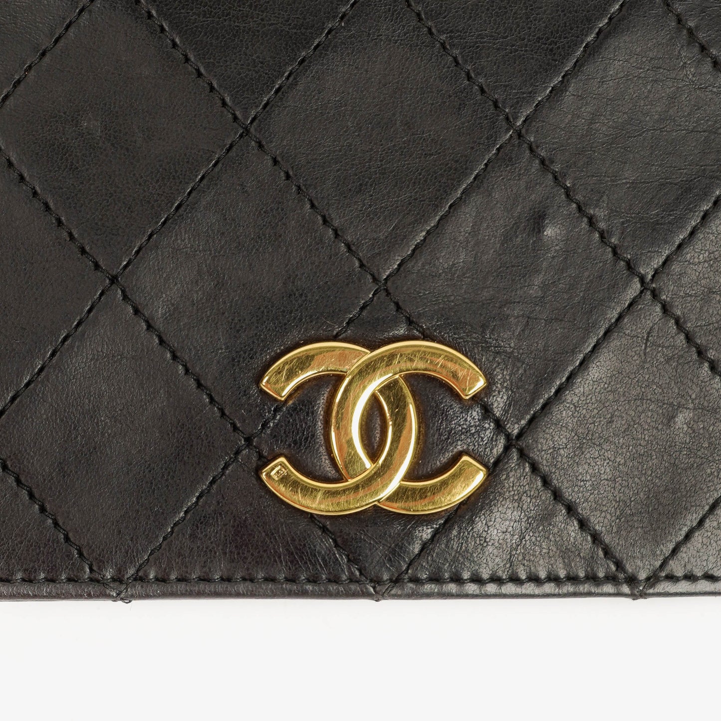 Chanel Classic Full Flap Bag aus schwarzem gestepptem Leder mit 24K vergoldeter Hardware