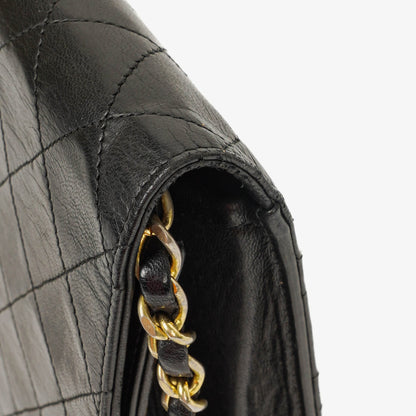 Chanel Classic Full Flap Bag aus schwarzem gestepptem Leder mit 24K vergoldeter Hardware