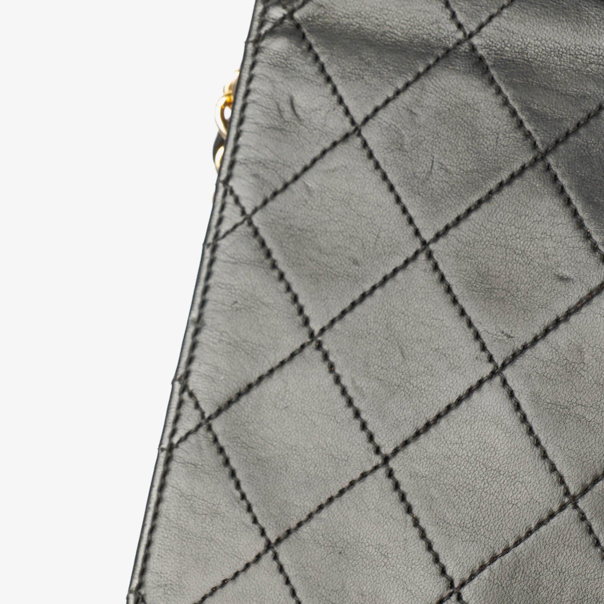 Chanel Classic Full Flap Bag aus schwarzem gestepptem Leder mit 24K vergoldeter Hardware