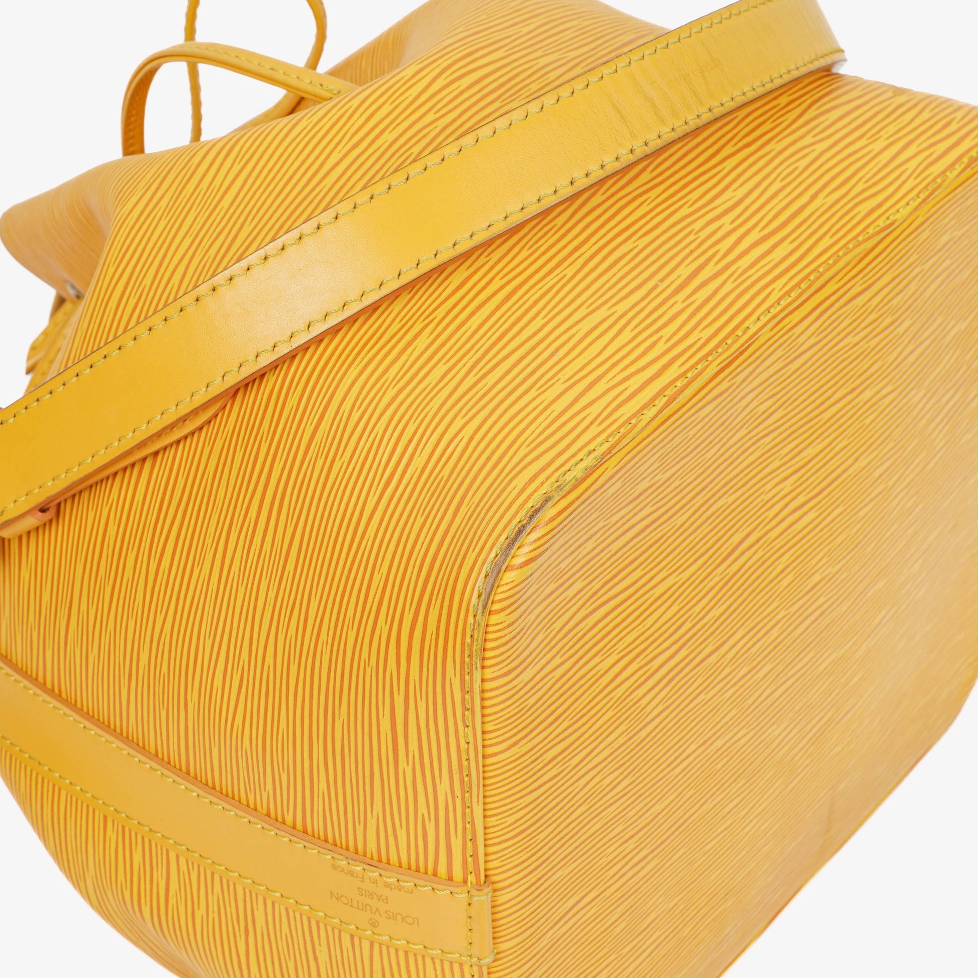 Louis Vuitton Petit Noe Schultertasche aus gelbem Epi Leder