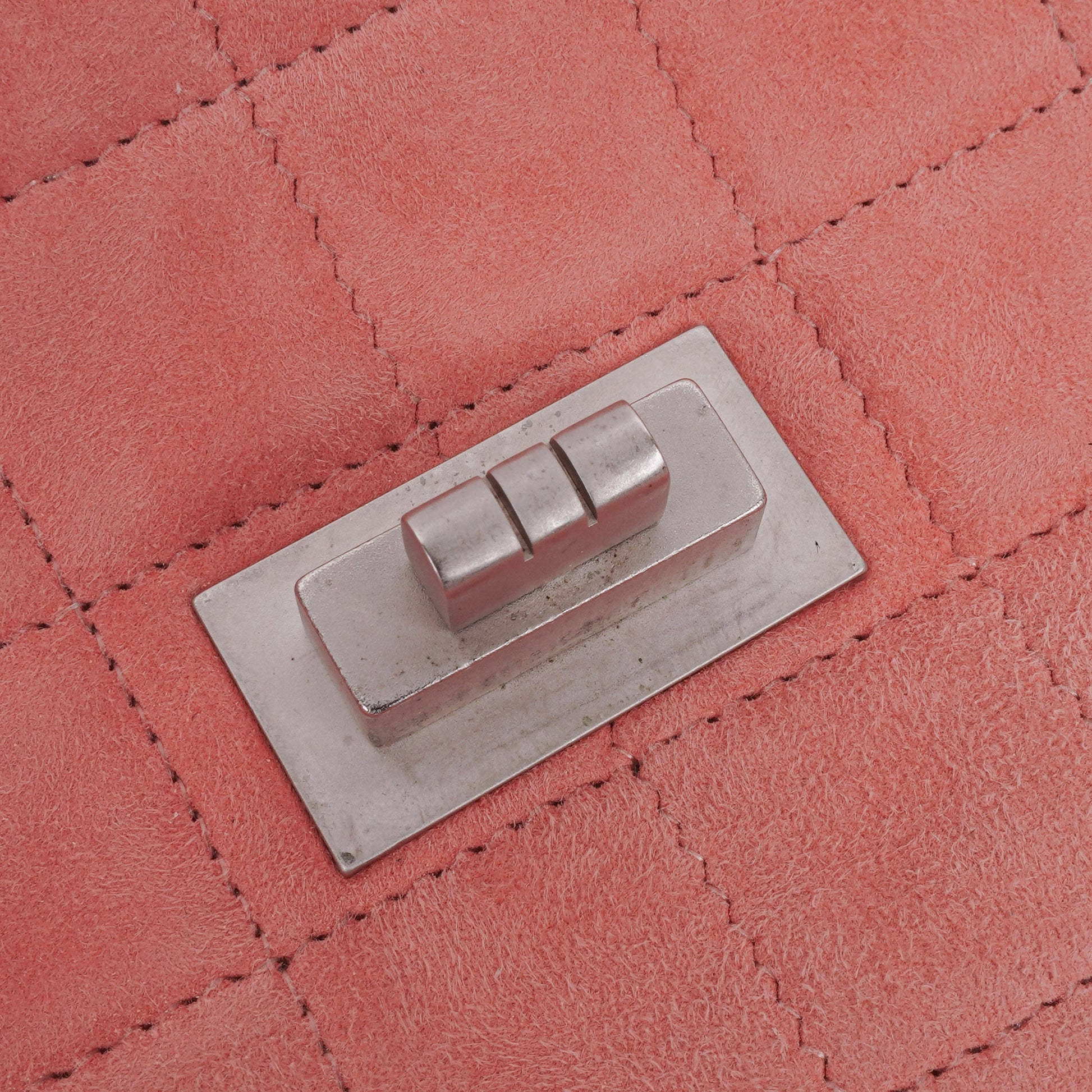 Chanel Chocolate Bar Mademoiselle Flap Tasche aus rosa Wildleder
