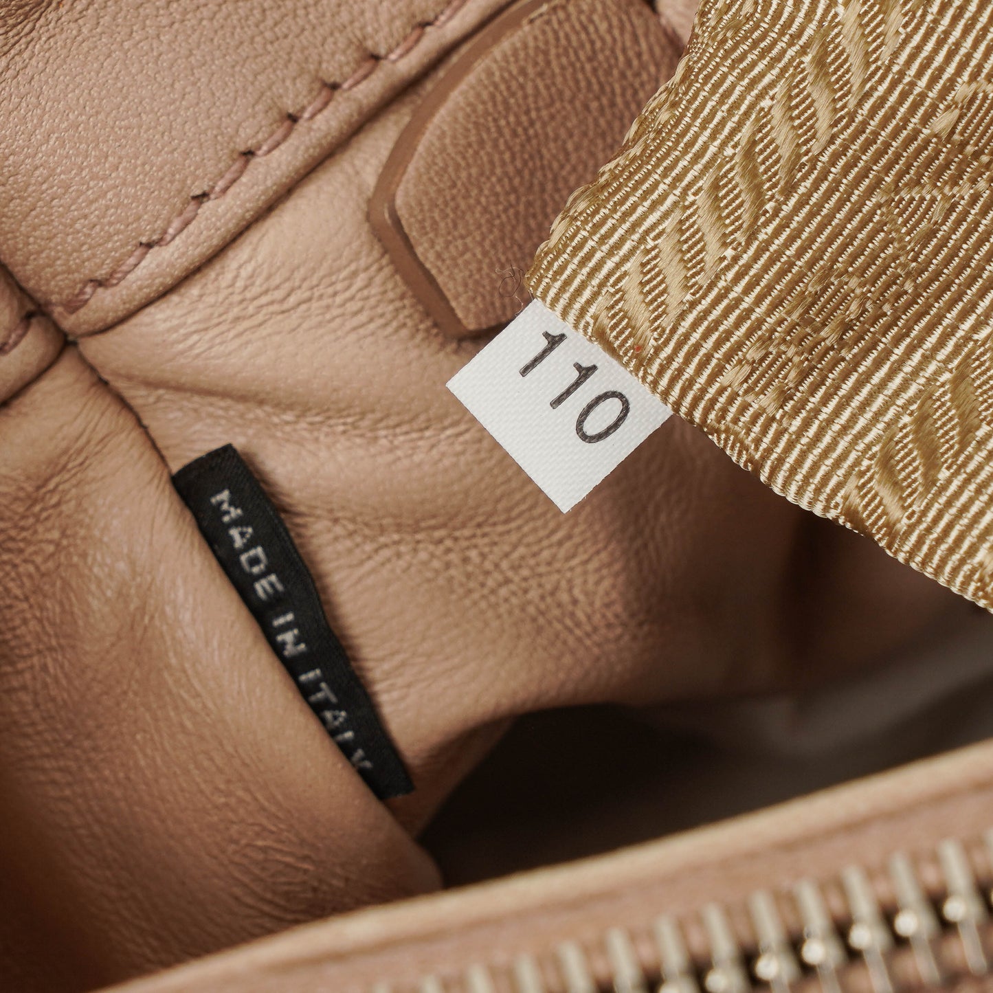 Prada Nappa Gaufre Cammeo Schultertasche