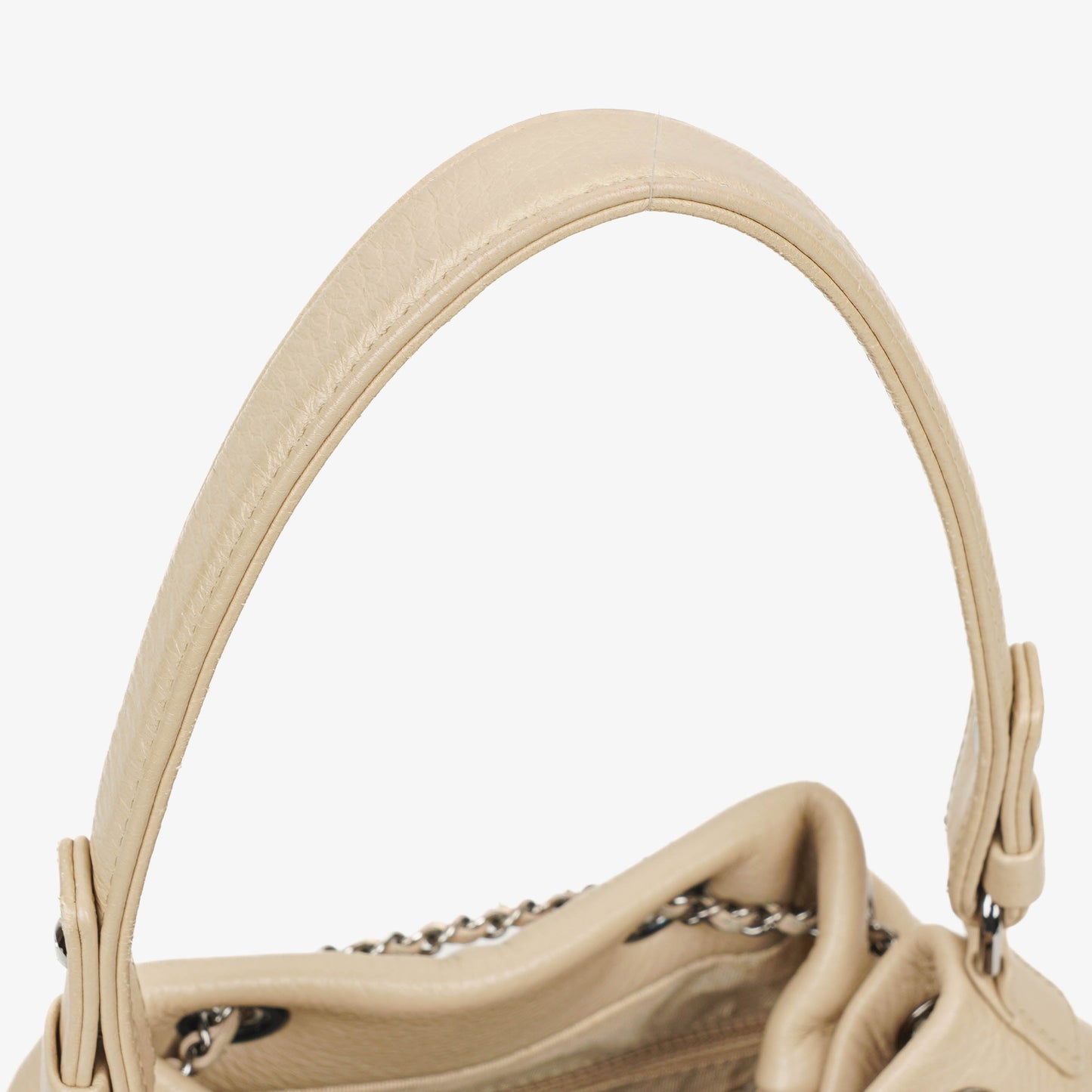 Chanel CC Chain Bucket Small Tasche aus beigem Hirschleder mit Chevron-Muster