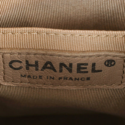 Chanel CC Chain Bucket Small Tasche aus beigem Hirschleder mit Chevron-Muster
