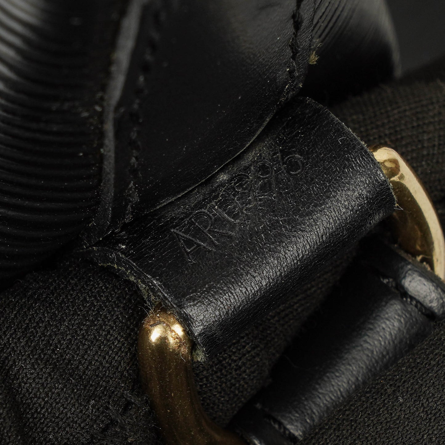 Louis Vuitton Petit Noe Schultertasche aus schwarzem Epi Leder