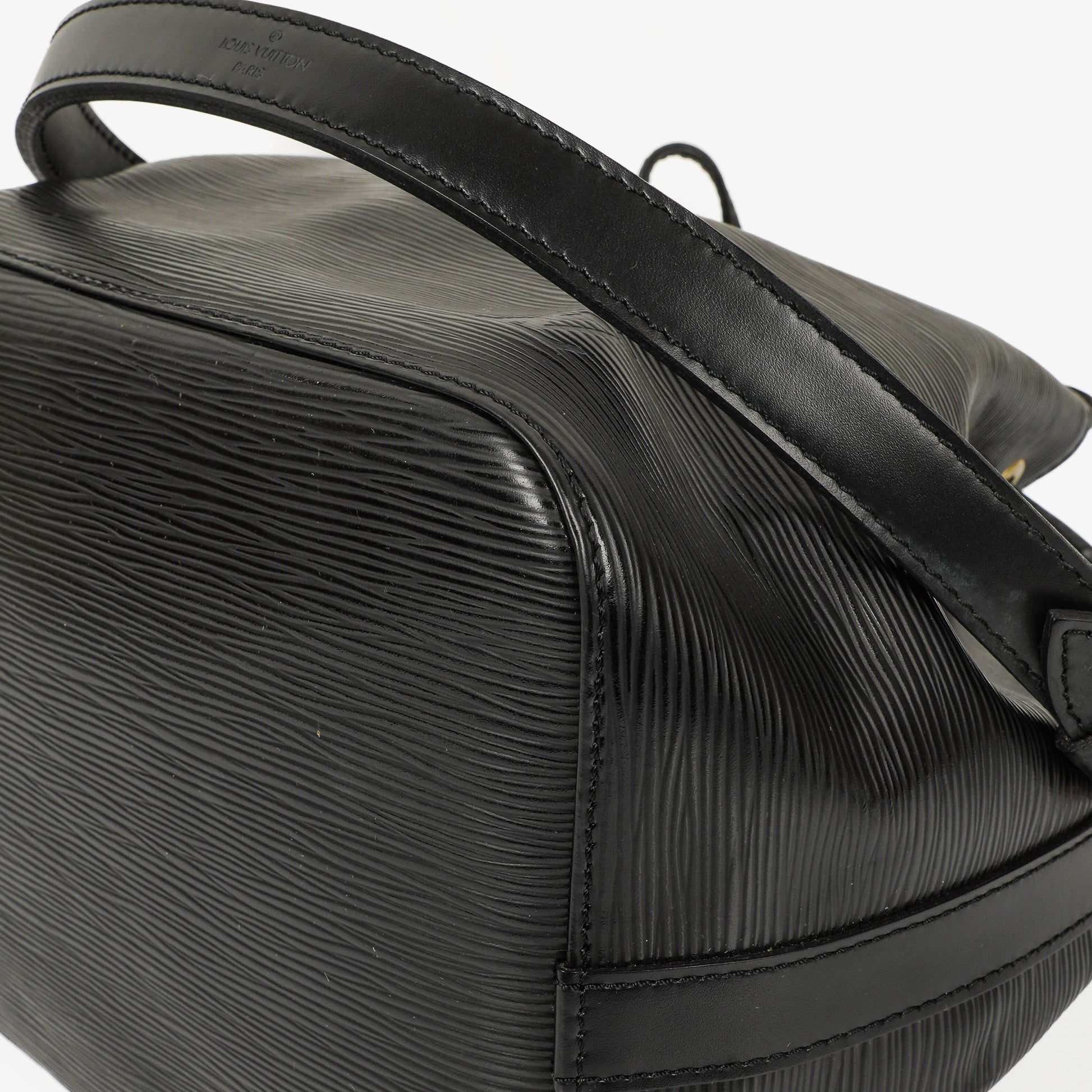 Louis Vuitton Petit Noe Schultertasche aus schwarzem Epi Leder