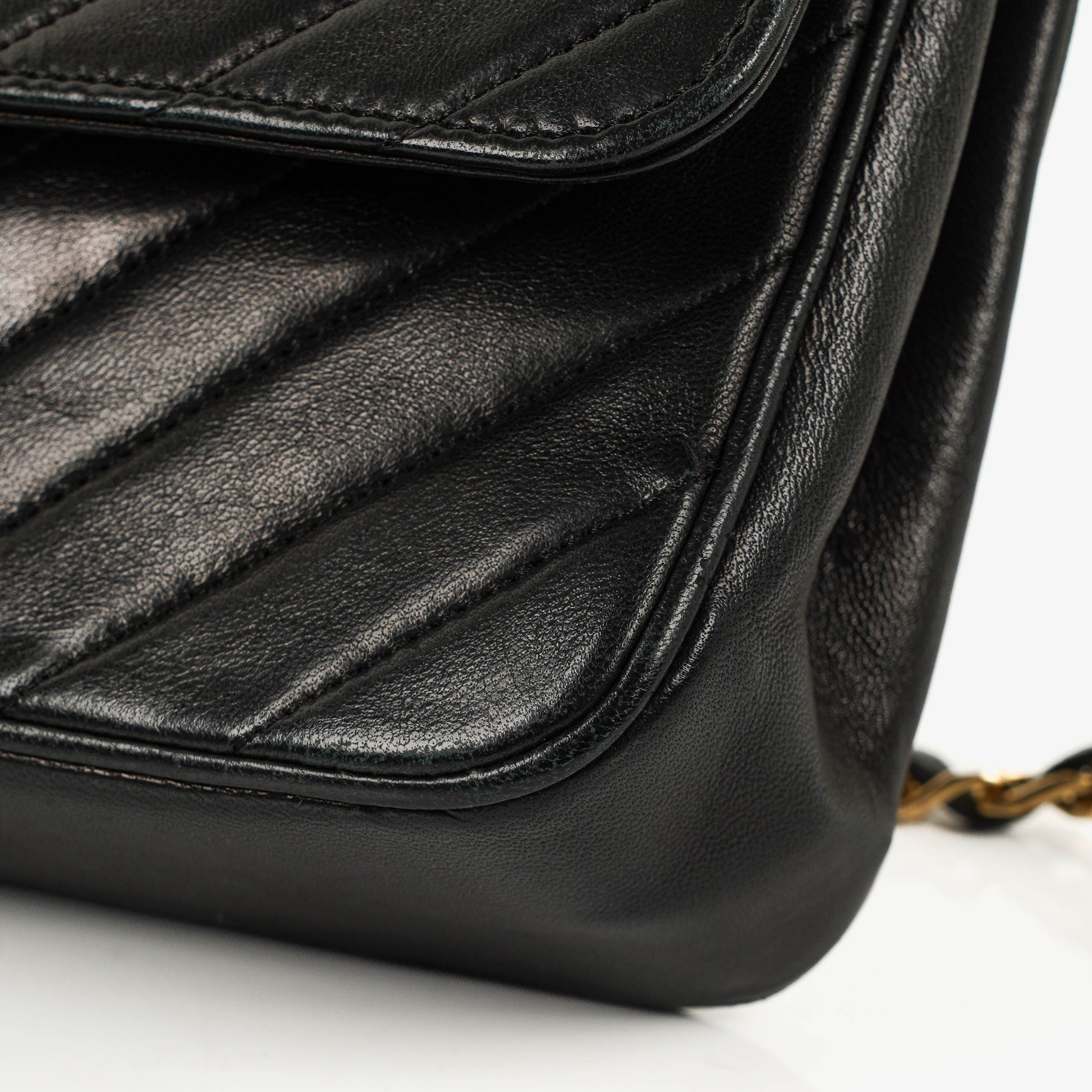 Chanel Classic Single Flap Bag aus schwarzem diagonal gestepptem Lammleder mit 24K vergoldeter Hardware