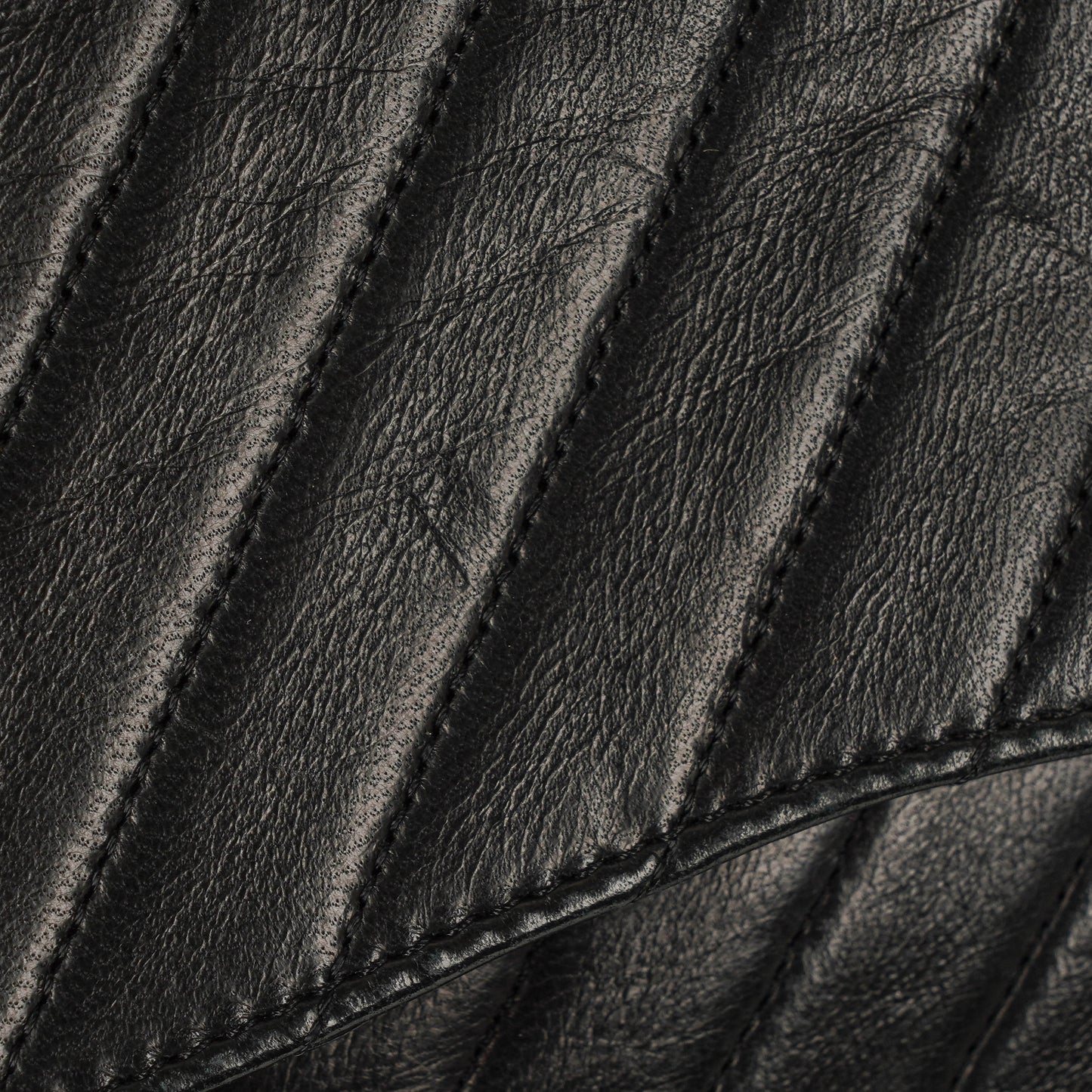 Chanel Classic Single Flap Bag aus schwarzem diagonal gestepptem Lammleder mit 24K vergoldeter Hardware