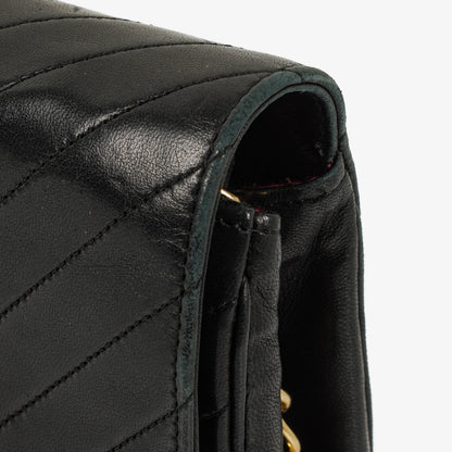 Chanel Classic Single Flap Bag aus schwarzem diagonal gestepptem Lammleder mit 24K vergoldeter Hardware