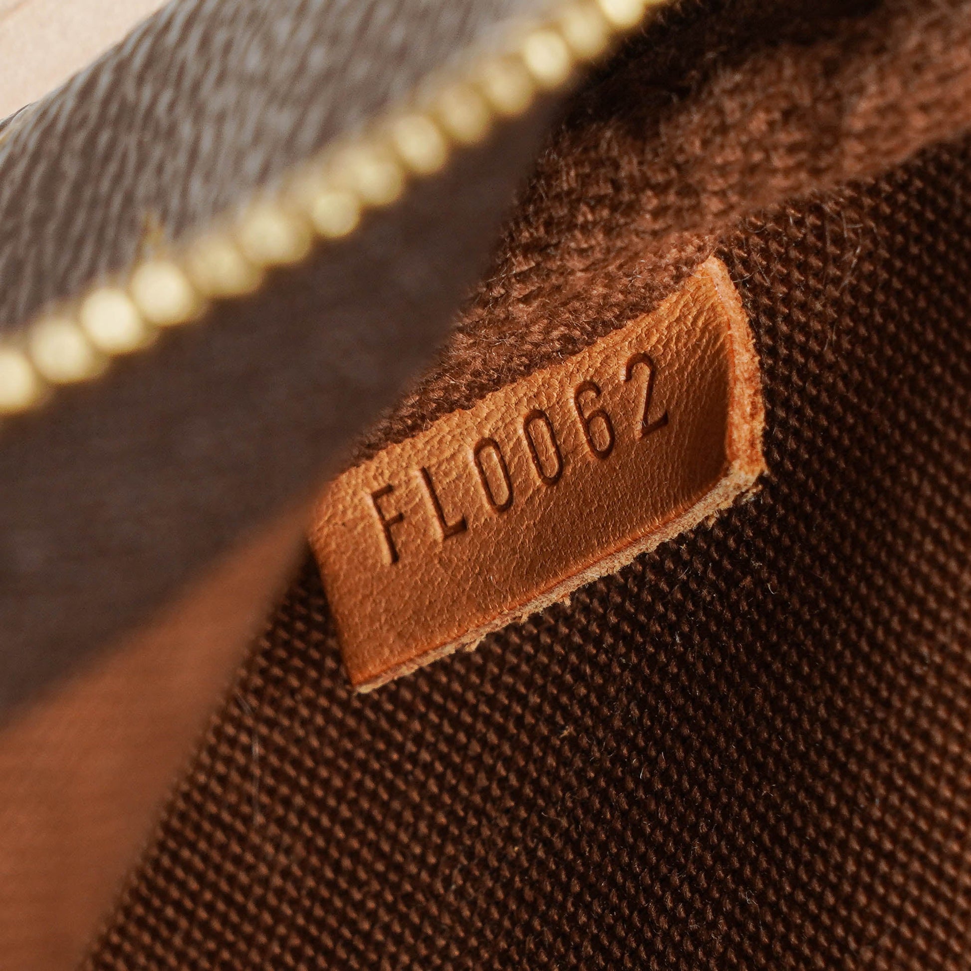 Louis Vuitton Pochette Accessoires Clutch aus Monogram Canvas