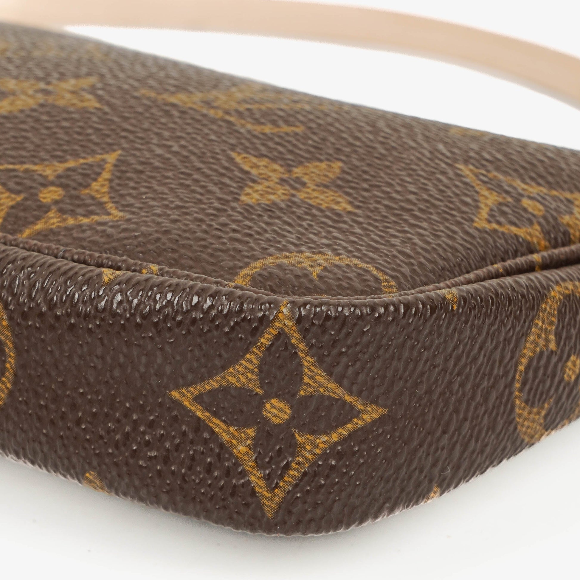 Louis Vuitton Pochette Accessoires Clutch aus Monogram Canvas