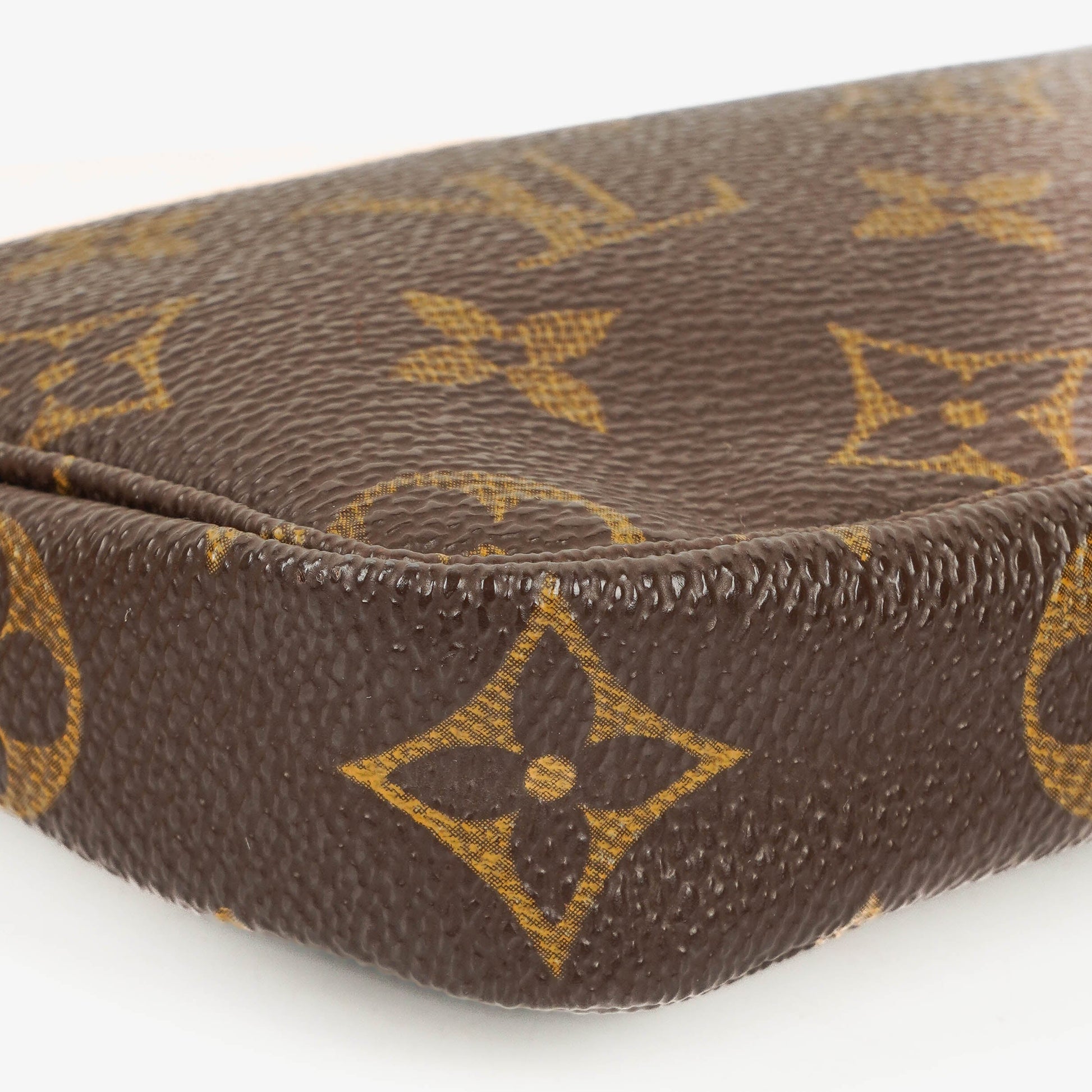 Louis Vuitton Pochette Accessoires Clutch aus Monogram Canvas
