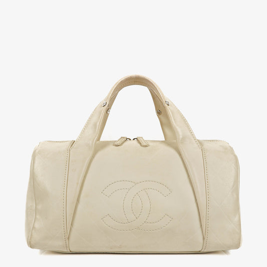 Chanel All Day Long Medium Bowling Bag aus Chevron-gestepptem Leder