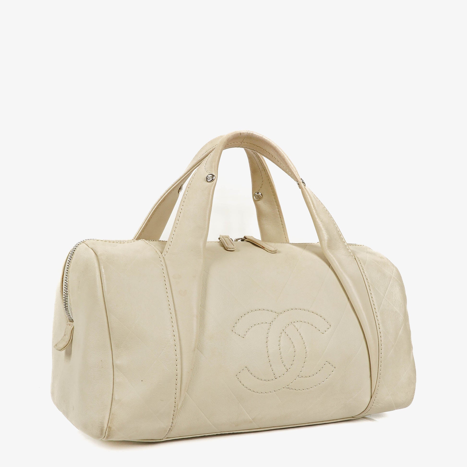Chanel All Day Long Medium Bowling Bag aus Chevron-gestepptem Leder