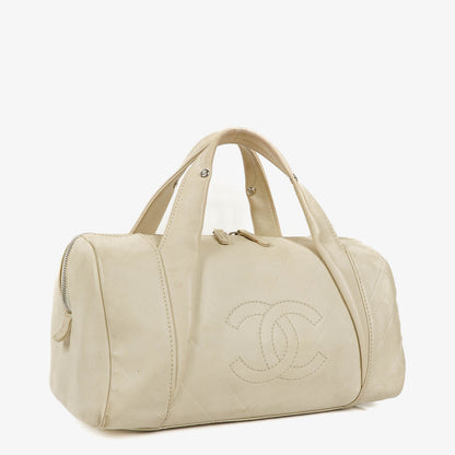 Chanel All Day Long Medium Bowling Bag aus Chevron-gestepptem Leder
