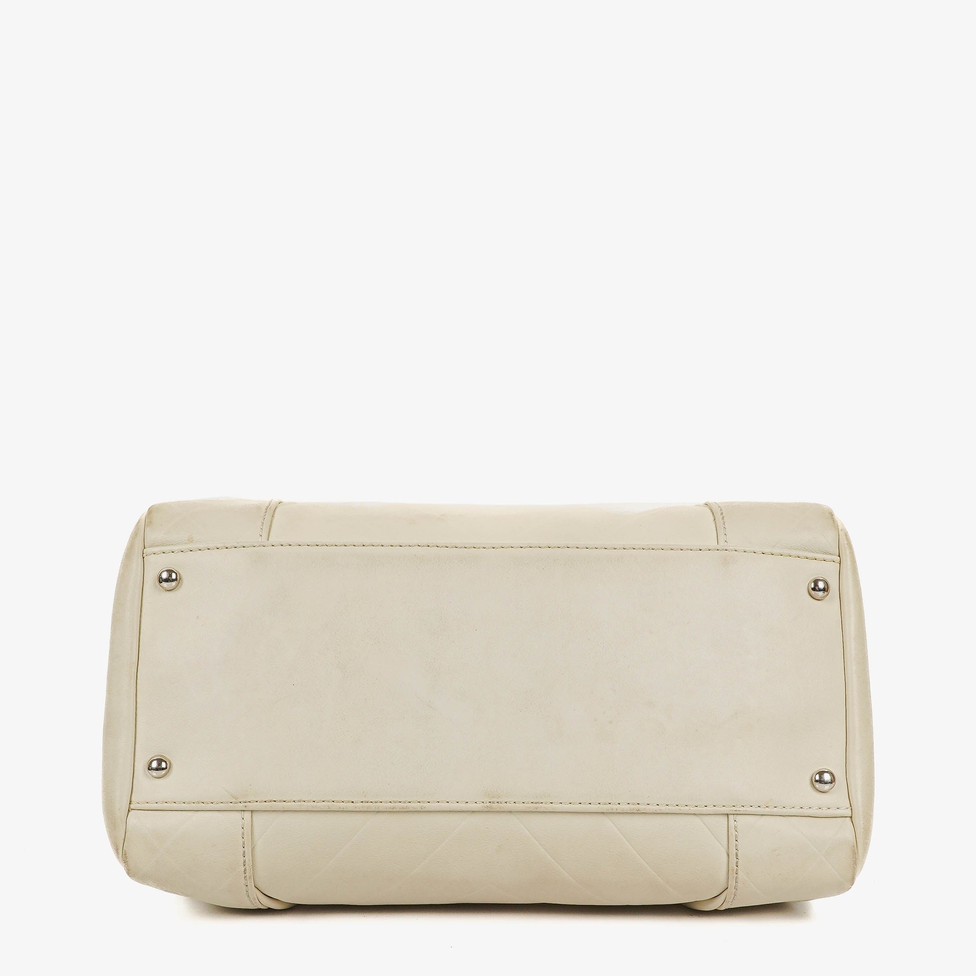 Chanel All Day Long Medium Bowling Bag aus Chevron-gestepptem Leder