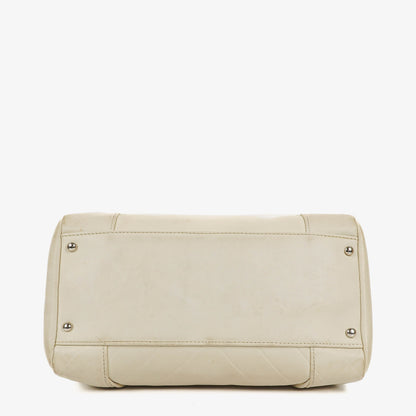 Chanel All Day Long Medium Bowling Bag aus Chevron-gestepptem Leder