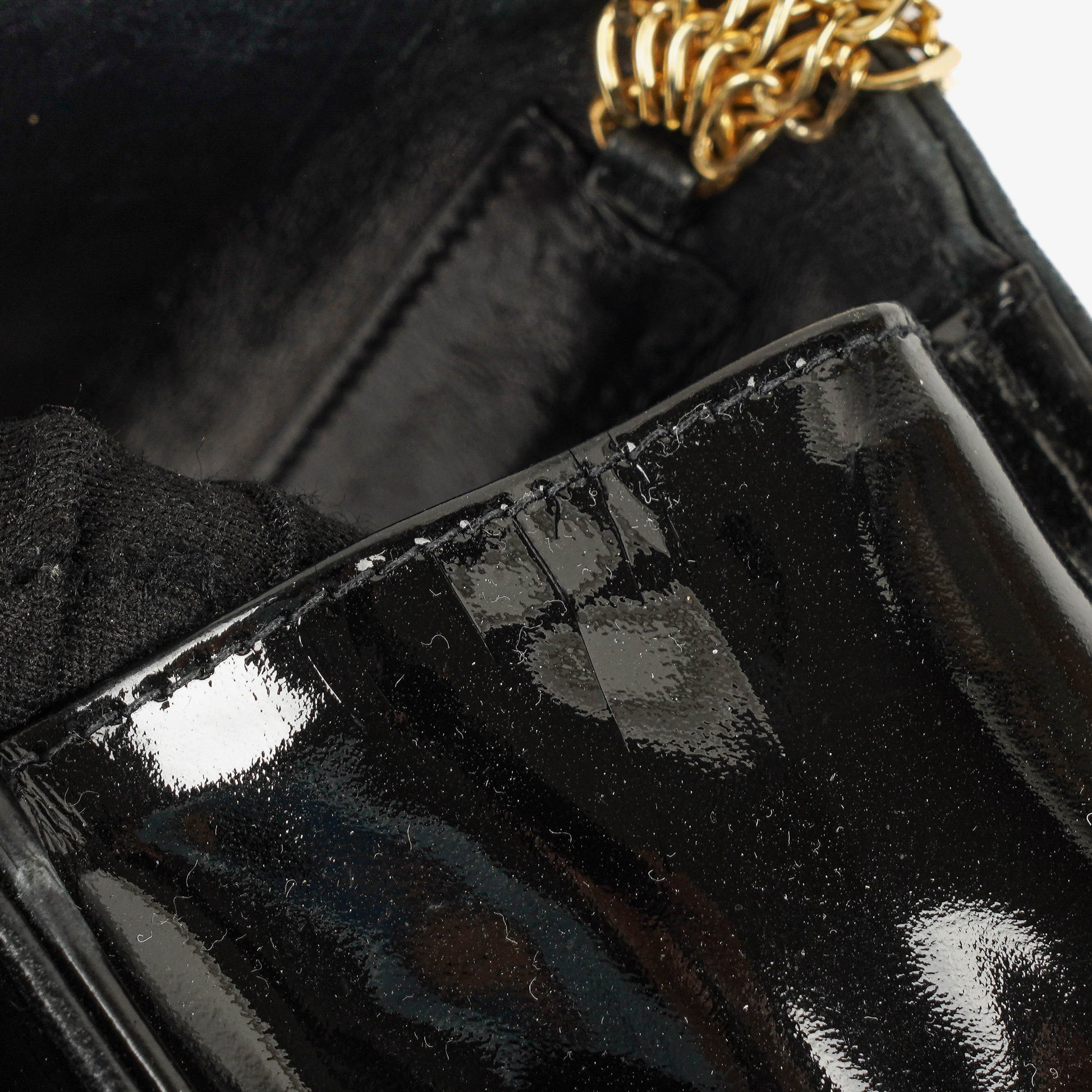 Chanel CC Multi-Chain Schultertasche aus schwarzem Lackleder