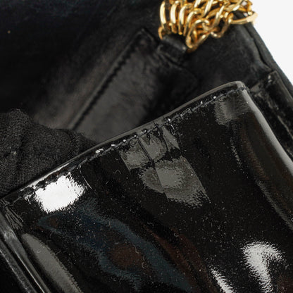 Chanel CC Multi-Chain Schultertasche aus schwarzem Lackleder