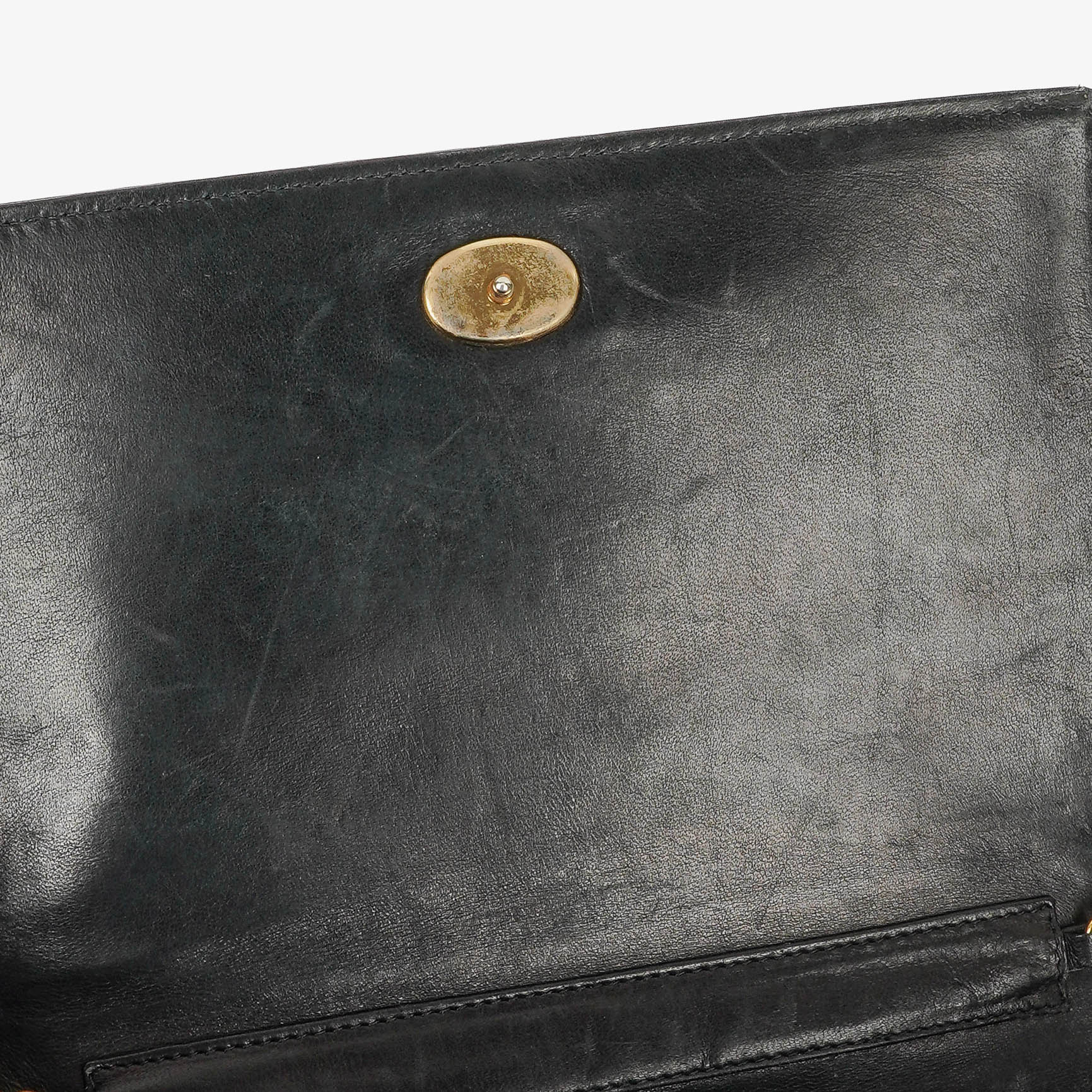 Chanel CC Multi-Chain Schultertasche aus schwarzem Lackleder