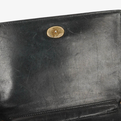 Chanel CC Multi-Chain Schultertasche aus schwarzem Lackleder