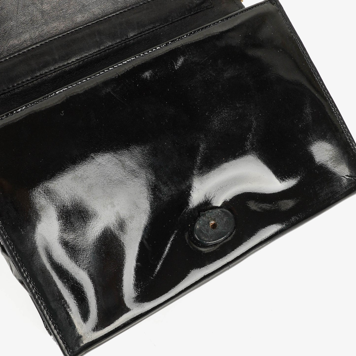 Chanel CC Multi-Chain Schultertasche aus schwarzem Lackleder