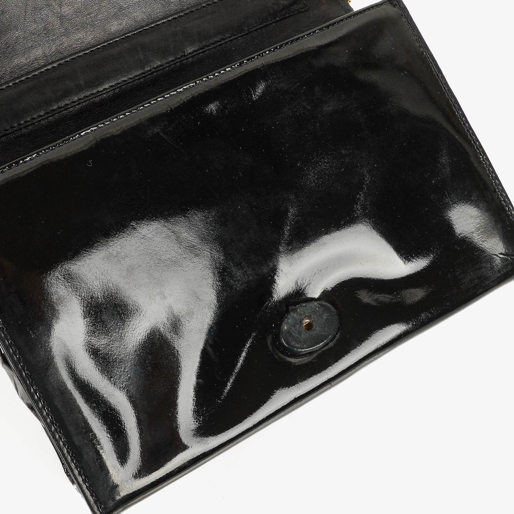 Chanel CC Multi-Chain Schultertasche aus schwarzem Lackleder
