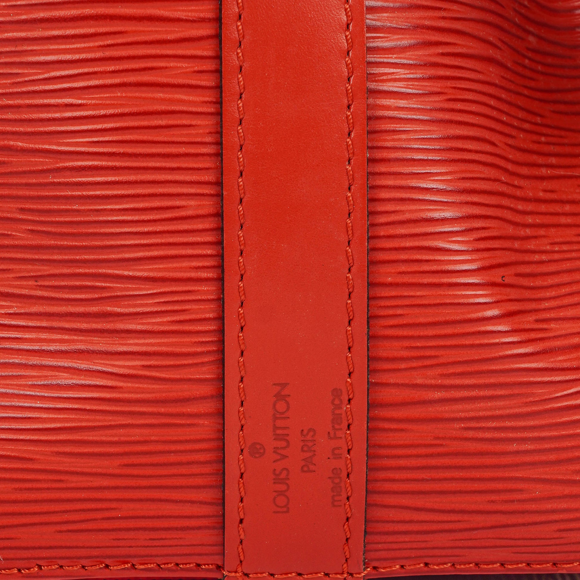 Louis Vuitton Petit Noe Schultertasche aus rotem EPI Leder