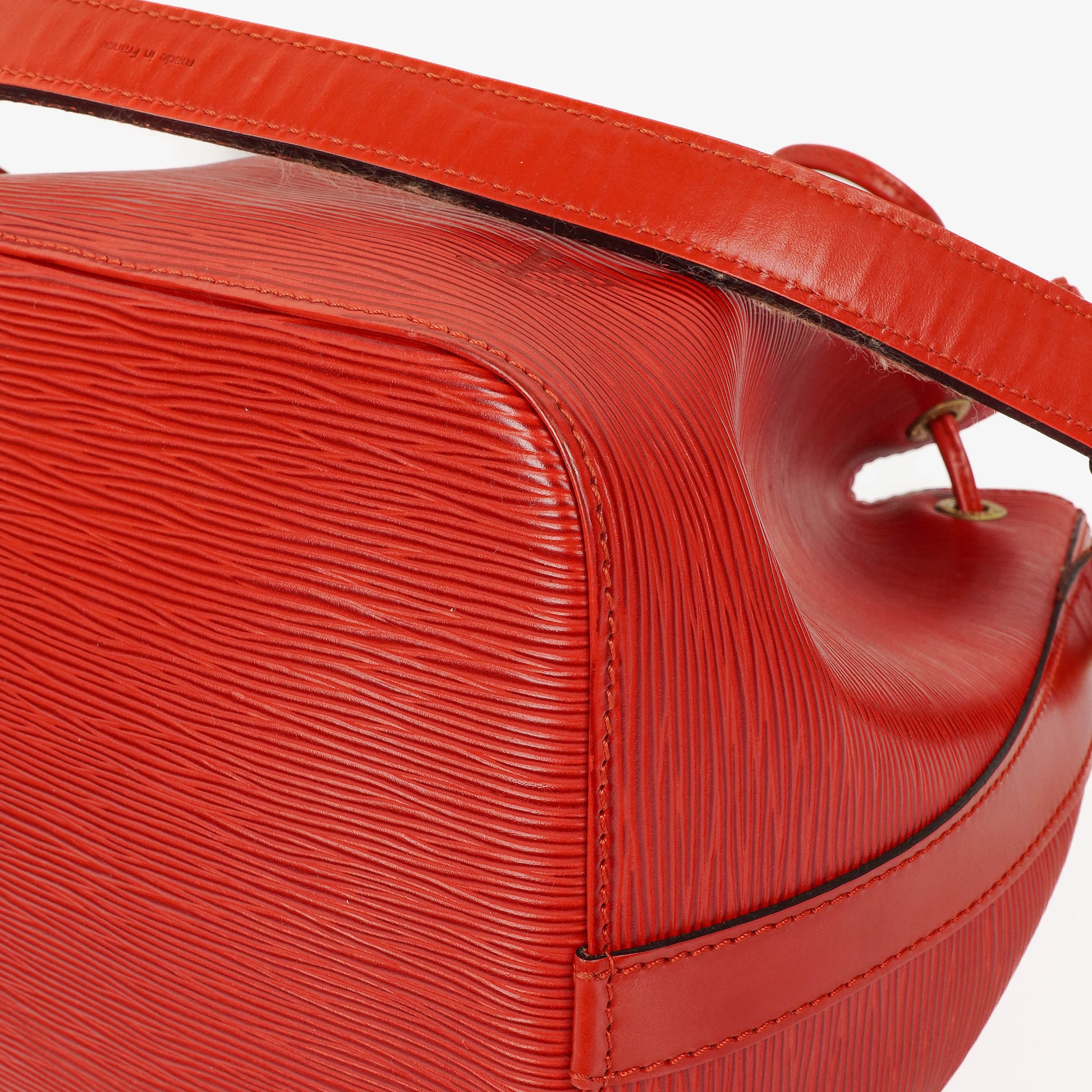 Louis Vuitton Petit Noe Schultertasche aus rotem EPI Leder