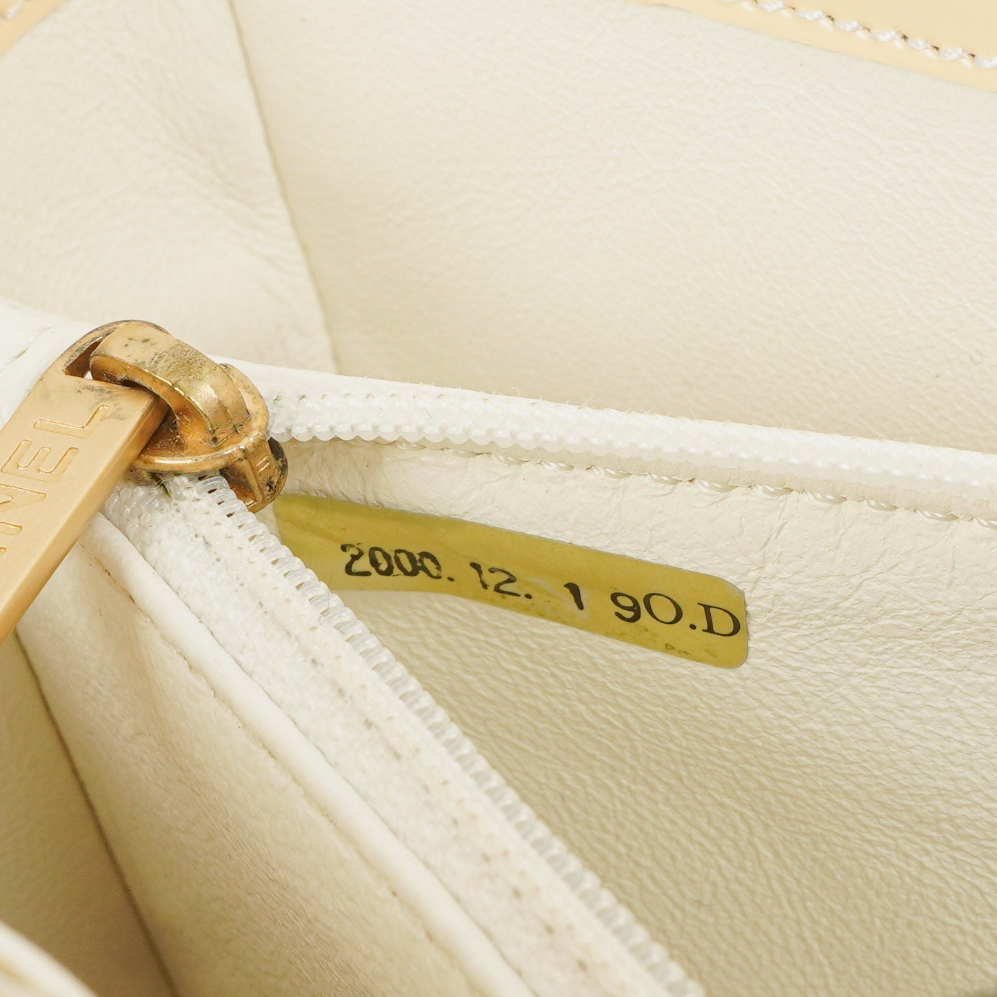 Chanel Vintage CC Tote Schultertasche aus beigem Lackleder
