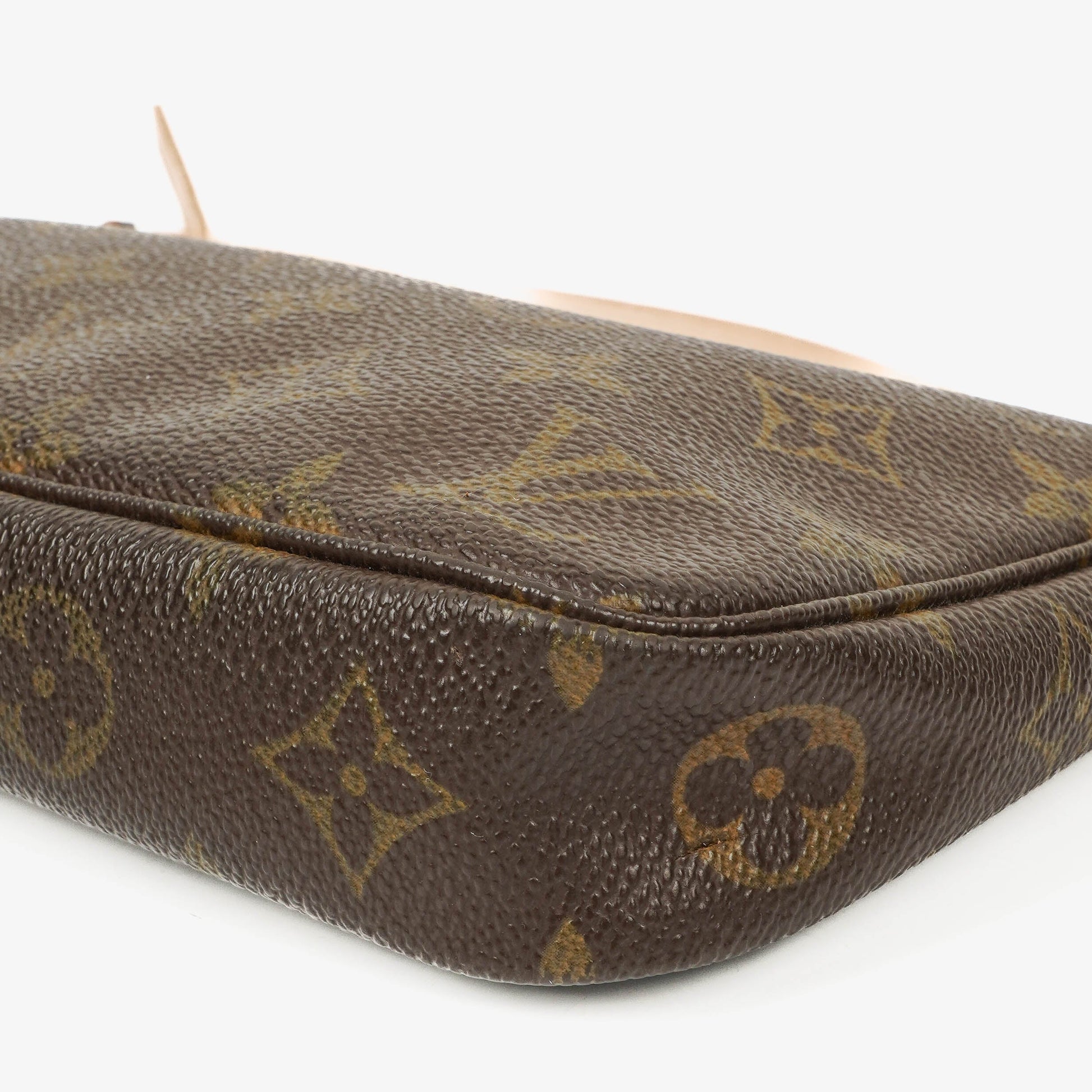 Louis Vuitton Pochette Accessoires Clutch aus Monogram Canvas