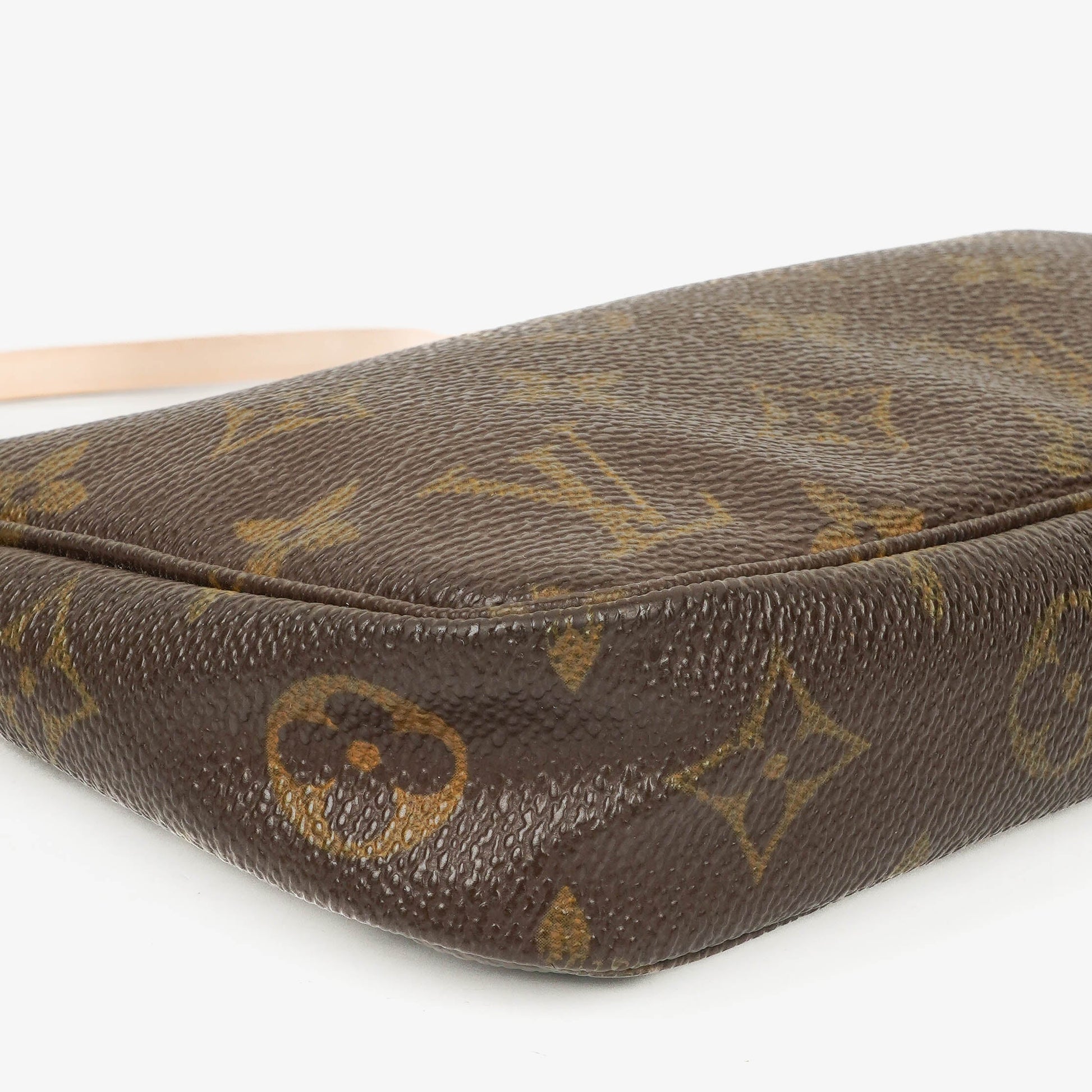 Louis Vuitton Pochette Accessoires Clutch aus Monogram Canvas