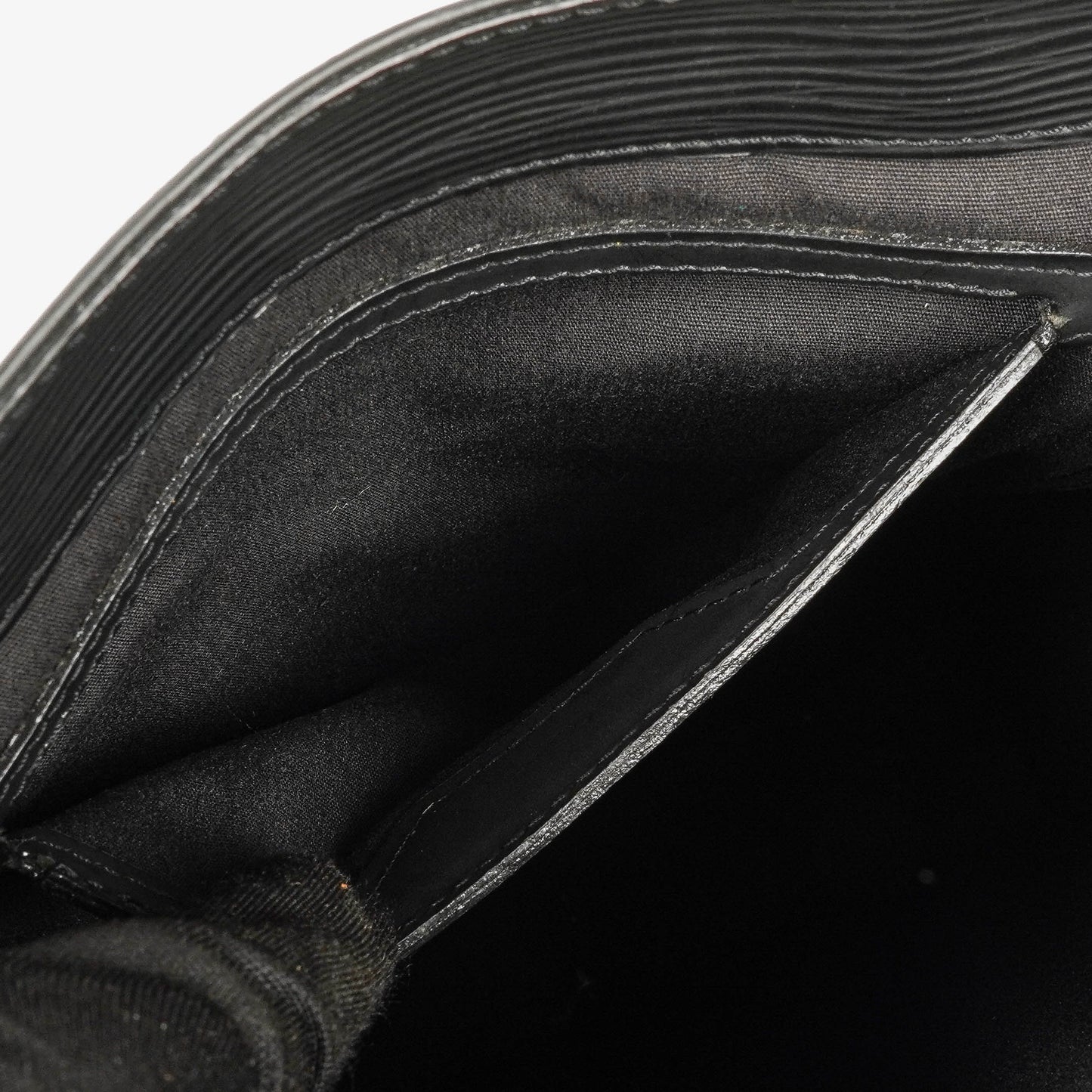 Louis Vuitton Sac Plat Tasche aus schwarzem Epi-Leder