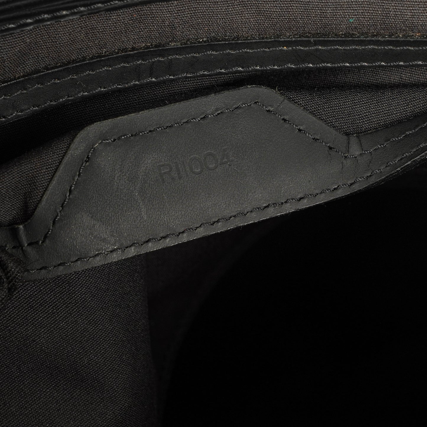 Louis Vuitton Sac Plat Tasche aus schwarzem Epi-Leder