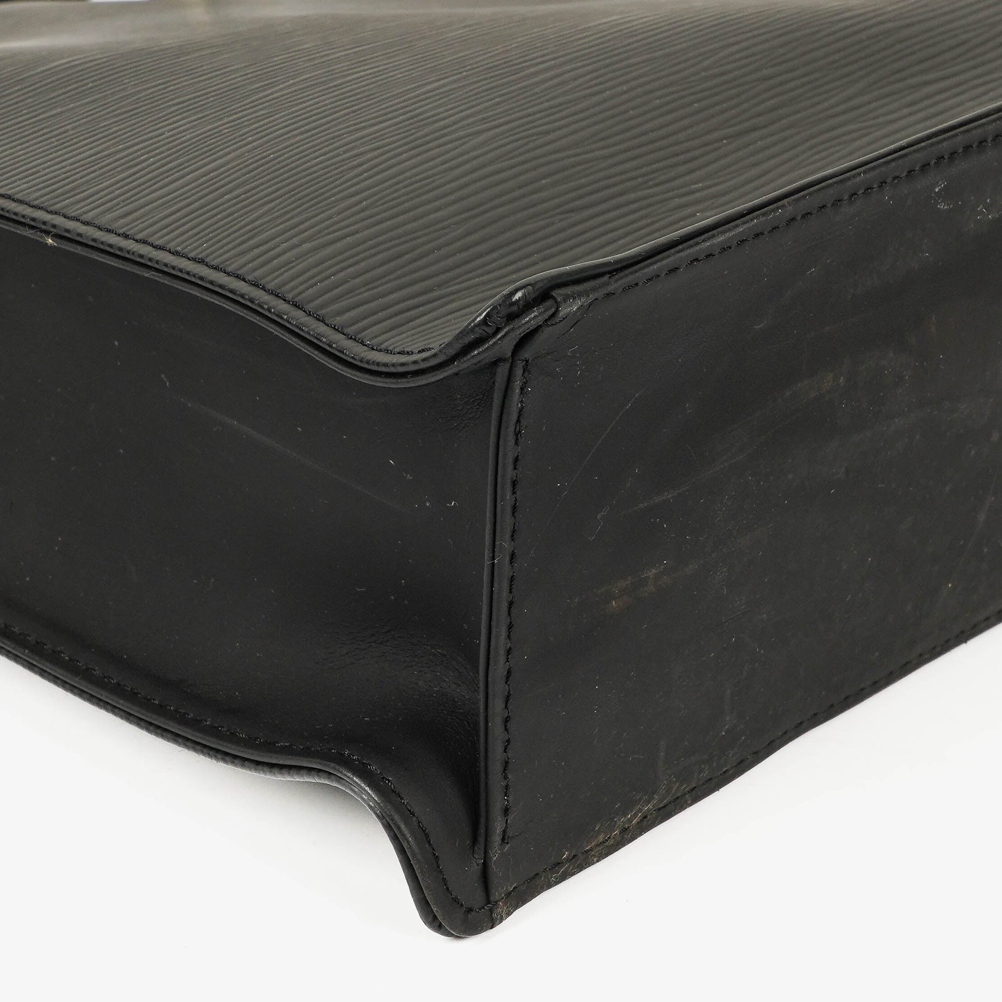 Louis Vuitton Sac Plat Tasche aus schwarzem Epi-Leder