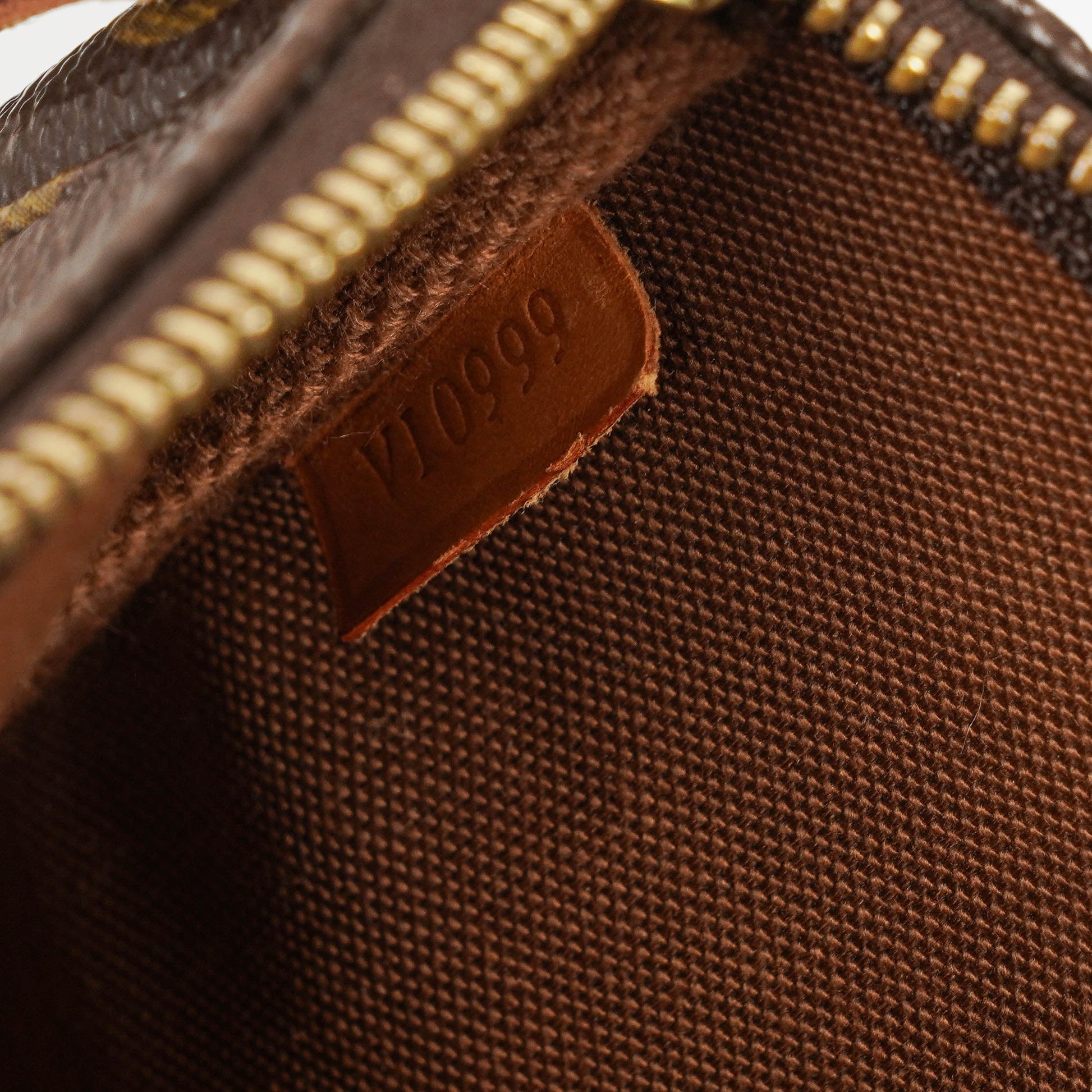 Louis Vuitton Pochette Accessoires Clutch aus Monogram Canvas