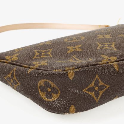 Louis Vuitton Pochette Accessoires Clutch aus Monogram Canvas