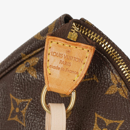 Louis Vuitton Pochette Accessoires Clutch aus Monogram Canvas