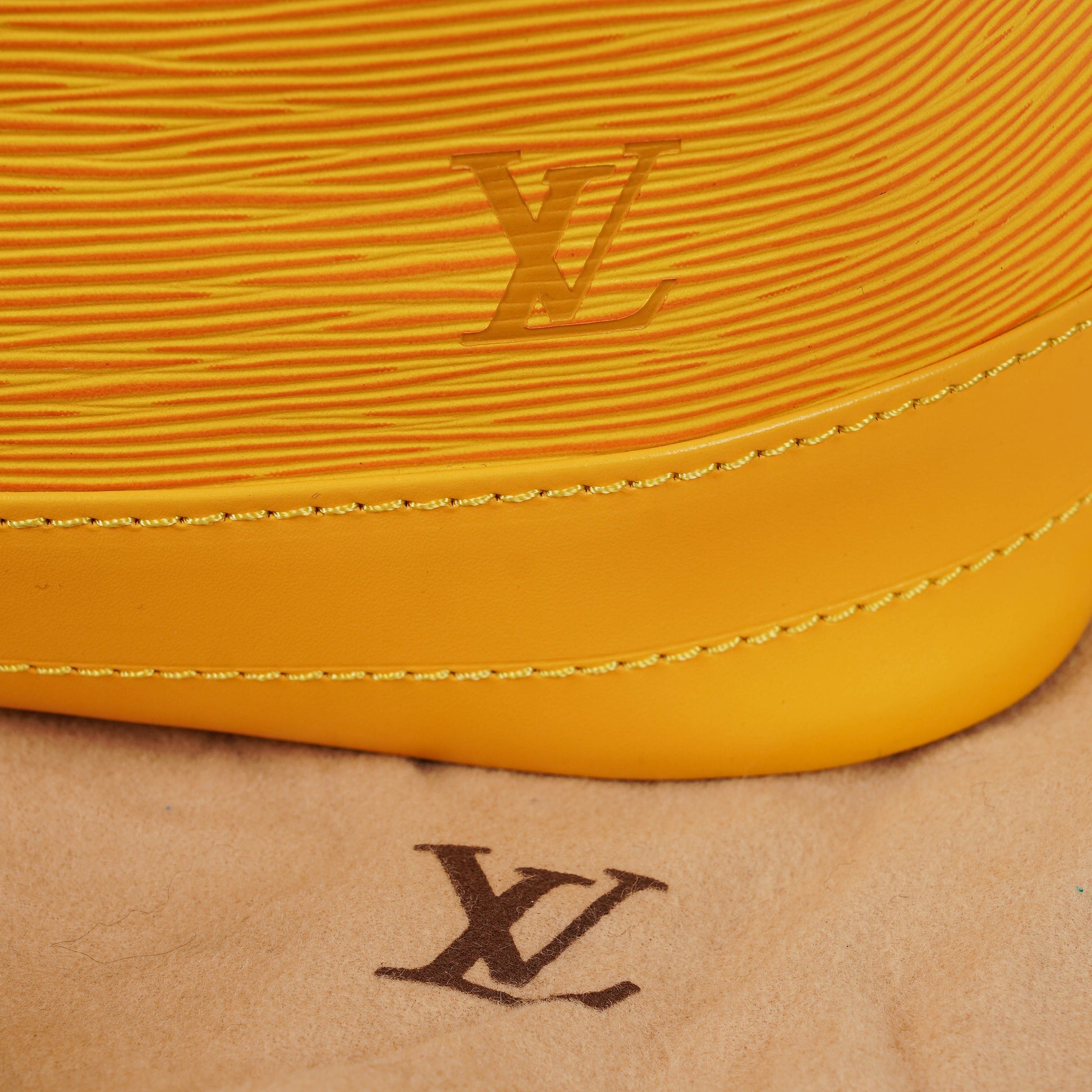 Louis Vuitton Noe Grande GM Schultertasche aus gelbem Epi-Leder