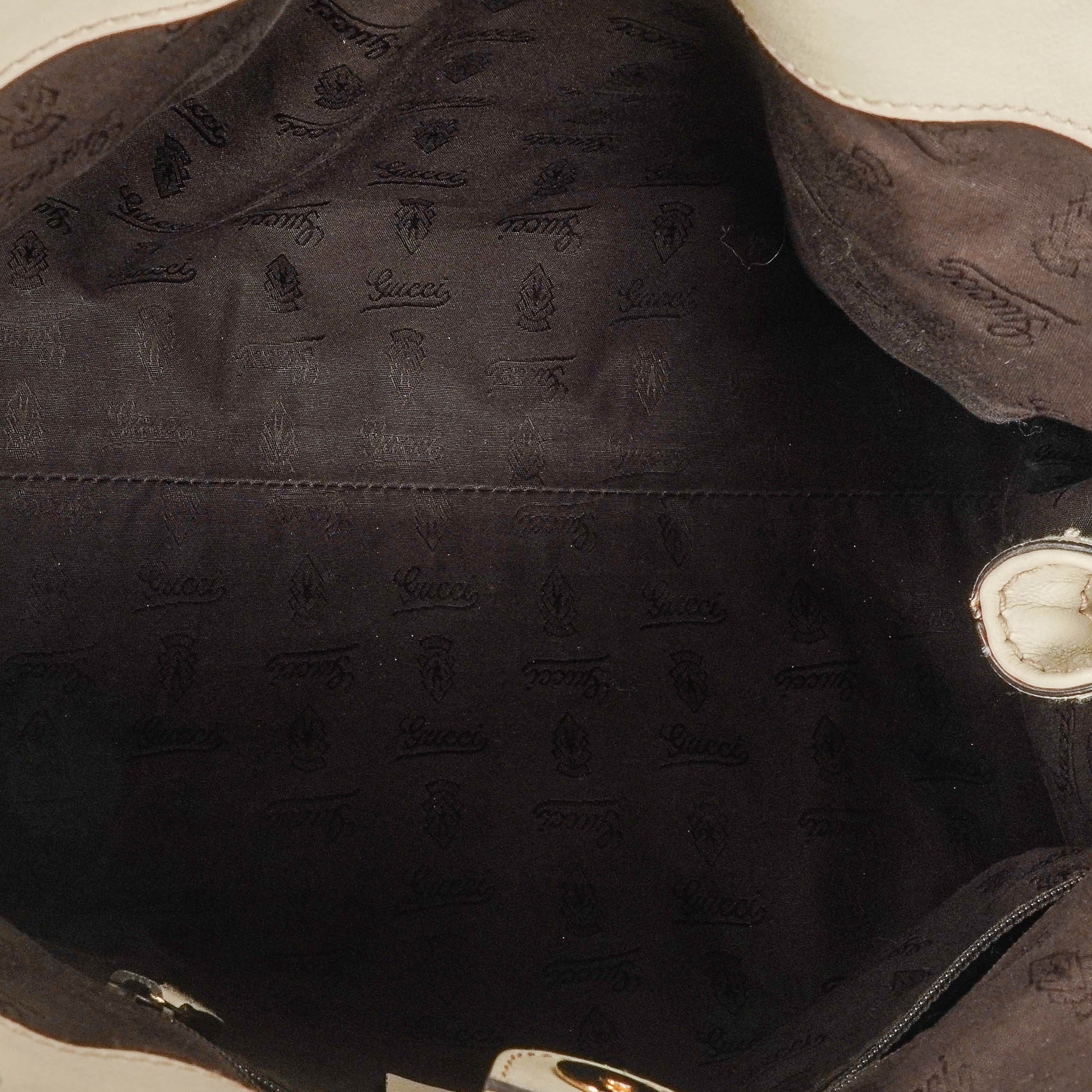 Gucci Sukey Hobo Bag aus neutralfarbenem Guccissima Leder