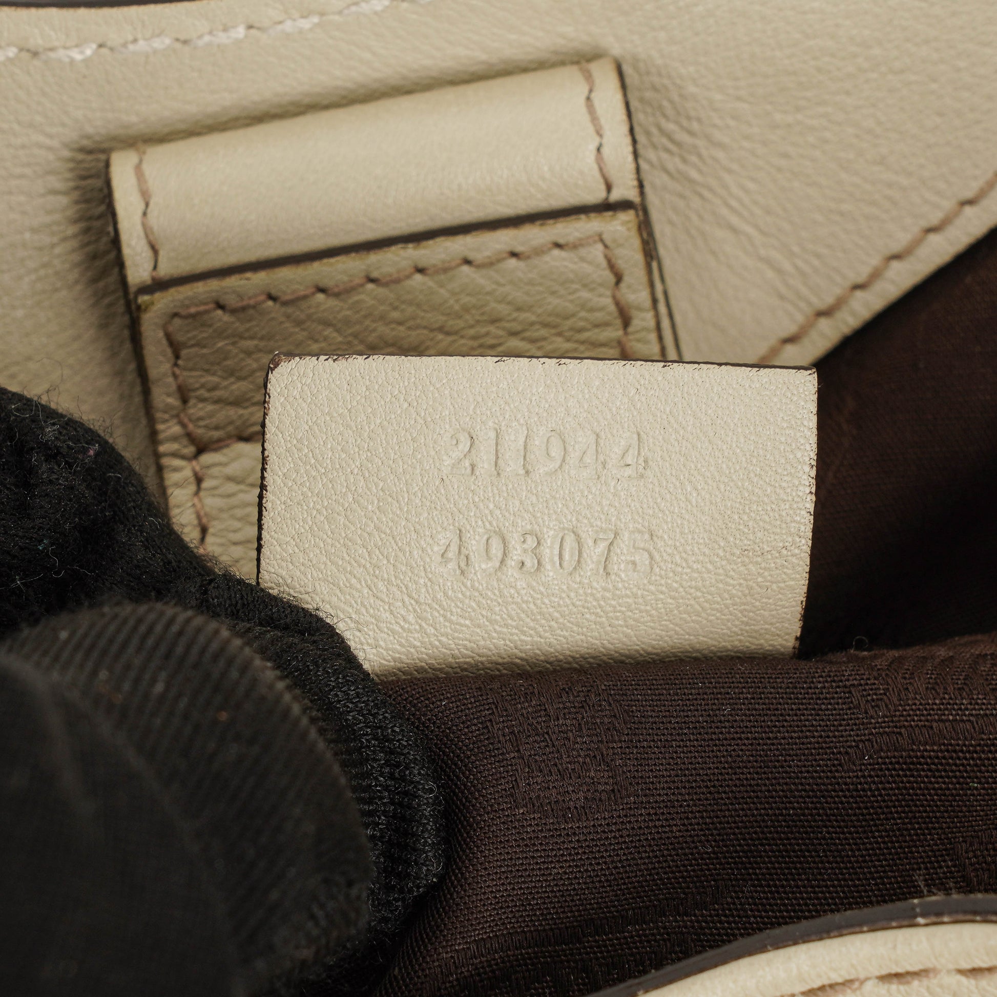 Gucci Sukey Hobo Bag aus neutralfarbenem Guccissima Leder